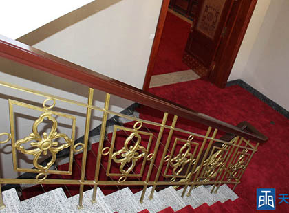 銅扶手